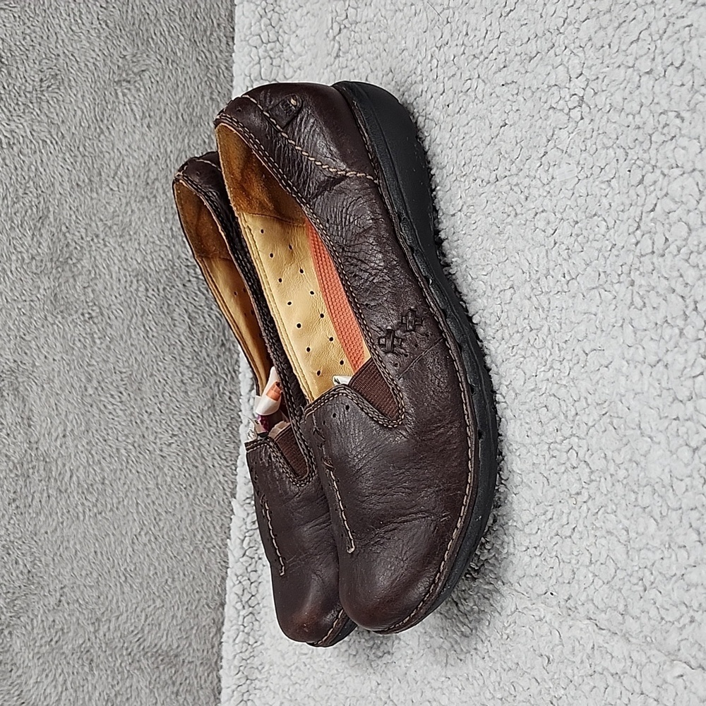Clarks Brown Leather Flats Timeless Design
